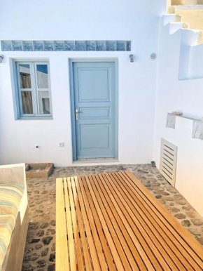 Poli Cave House Santorini